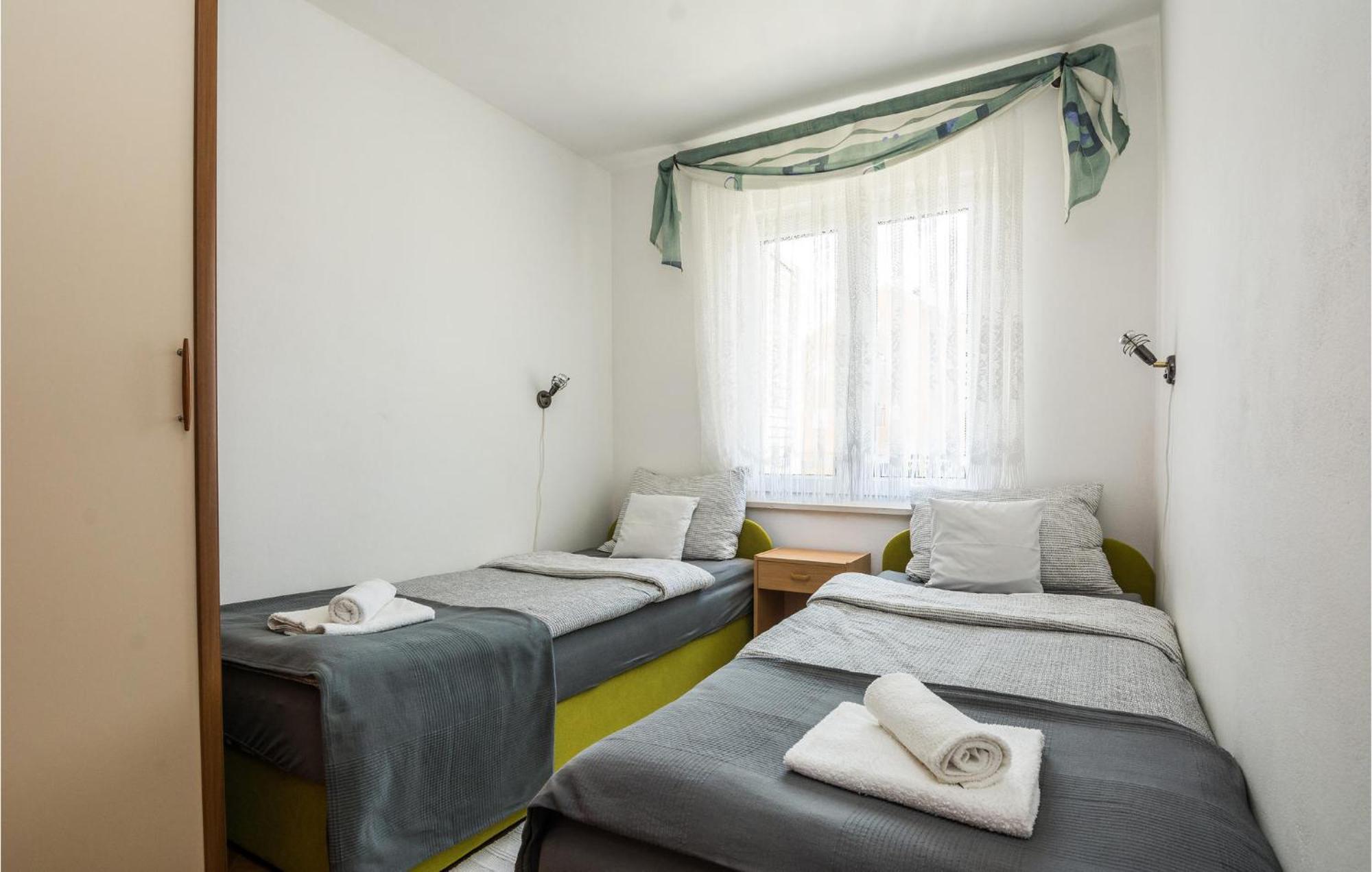 Beautiful Apartment In Privlaka With Kitchen Exteriör bild